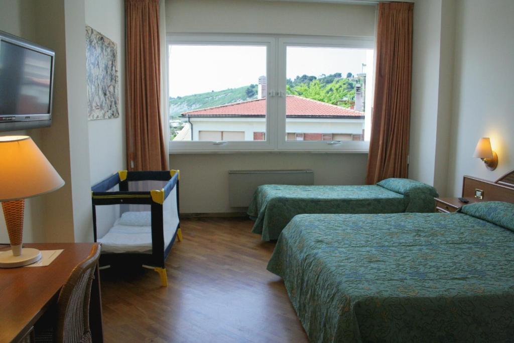 Hotel Scogliera Numana Habitación foto